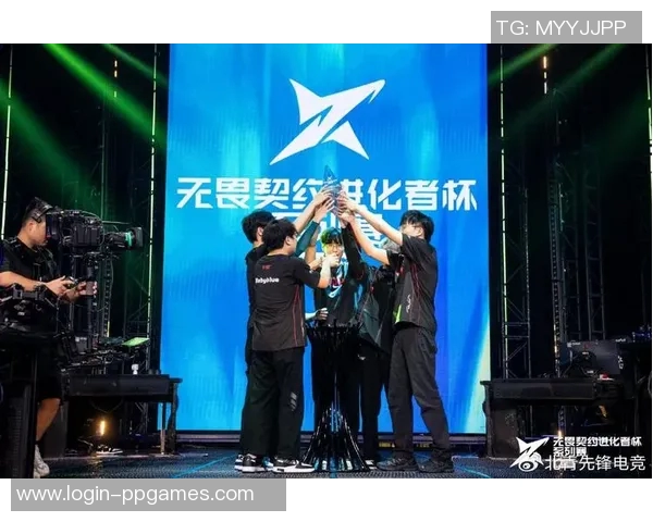 探究英雄联盟战术JDG的控制体系与团队协作策略分析